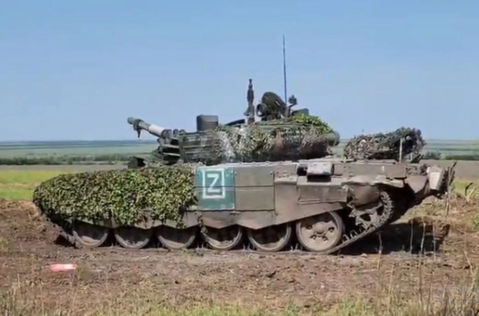 “Chúng tôi một lần nữa cho cả thế giới thấy rằng, xe tăng Nga không kém bất kỳ loại xe tăng nào của phương Tây. Sự thành công của các nhà thiết kế và tính chuyên nghiệp cao của kíp xe đã giúp đạt được kết quả tốt ở chiến trường, khi xe tăng Mỹ bị trúng đòn chính xác nhất, không có cơ hội phục hồi”, vị chuyên gia làm rõ.