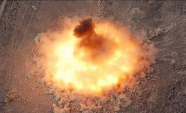 Bom nhiệt áp được gọi là "vũ khí phi hạt nhân", vụ nổ giải phóng năng lượng cực lớn ngay lập tức và nhiệt độ lõi của vụ nổ lên tới 2.500 độ C. Ở nhiệt độ cao như vậy, mục tiêu ở trung tâm vụ nổ sẽ “bốc hơi” ngay lập tức. Có thể hình dung tình cảnh kinh hoàng của những người lính trong trung tâm vụ nổ như thế nào.