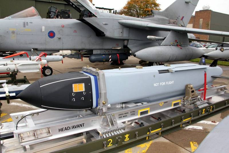 Trước đây, tên lửa chống radar AGM-88 HARM của Mỹ đã được lắp đặt thành công trên các máy bay chiến đấu MiG-29 và Su-27 của Ukraine. Hiện có thông tin cho rằng, Ba Lan cũng đang nghiên cứu, để tiêm kích bom Su-24 của Ukraine, có thể sử dụng tên lửa hành trình chiến thuật Storm Shadow.