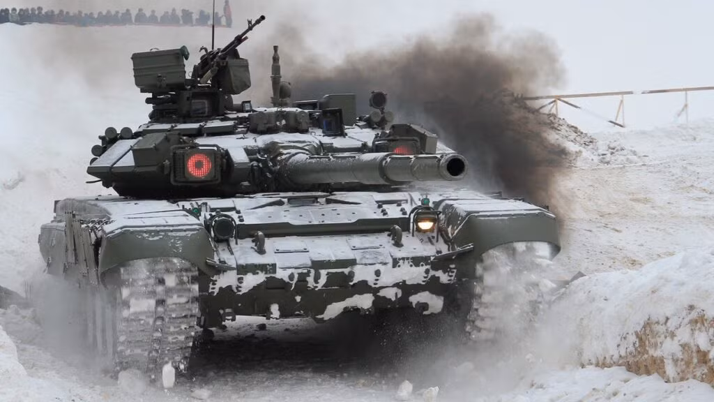 Do đó, về sức mạnh về khả năng cơ động của T-90 và Leopard 2 là như nhau; tốc độ tối đa là như nhau, 70 km một giờ trên địa hình bằng phẳng. Trong đầm lầy và bùn sẽ khác, xe tăng T-90 nhẹ hơn và cơ động hơn; vì vậy về khả năng cơ động, gần như hòa. 