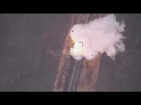 Đó là lý do tại sao, mặc dù trên chiến trường, Quân đội Ukraine đang thiếu hụt nghiêm trọng xe tăng, tuy nhiên những chiếc xe tăng M1A1 Abram mà Mỹ viện trợ (31 chiếc, tương đương một tiểu đoàn ăng) vẫn chưa xuất hiện trên chiến trường. 