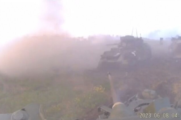 Những chiếc xe tăng phương Tây được quảng cáo “rùm beng”, nhưng khi đưa vào chiến trường Ukraine, chúng thường nhanh chóng bị hỏa lực của quân Nga tiêu diệt hoặc bị mìn phá hủy. Những chiếc Leopard 2 bị phá hủy cũng giống như bất kỳ chiếc xe tăng nào khác.