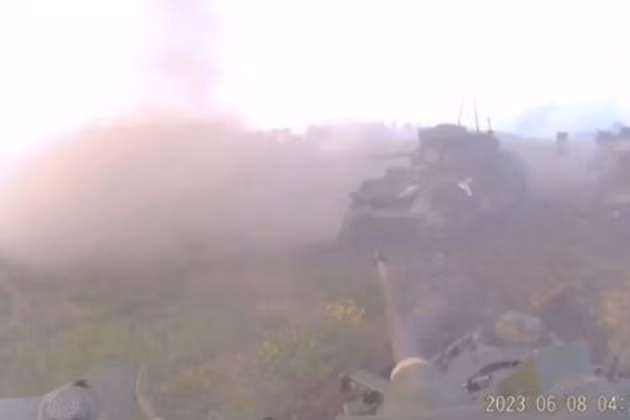 Những chiếc xe tăng phương Tây được quảng cáo “rùm beng”, nhưng khi đưa vào chiến trường Ukraine, chúng thường nhanh chóng bị hỏa lực của quân Nga tiêu diệt hoặc bị mìn phá hủy. Những chiếc Leopard 2 bị phá hủy cũng giống như bất kỳ chiếc xe tăng nào khác.