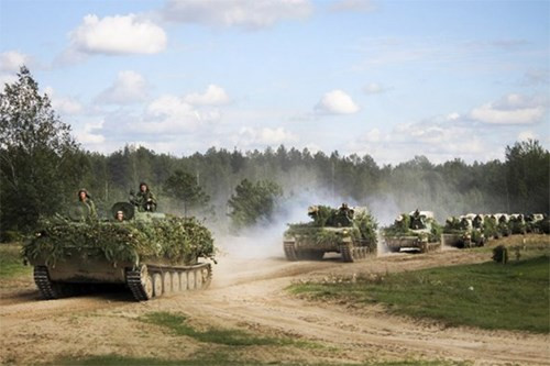 Xung đột Nga-Ukraine, đã cho thấy nhiều chiến thuật của quân đội Nga (RFAF), thường được sử dụng trong các cuộc xung đột trước đây đã không còn phù hợp nữa. Các chuyên gia hiện nay cho rằng, có lẽ sai lầm chính trong những tuần đầu tiên của RFAF trong “chiến dịch quân sự đặc biệt (SVO)”, đó chính là chiến thuật di chuyển các đoàn xe bọc thép lớn trên lãnh thổ Ukraine.