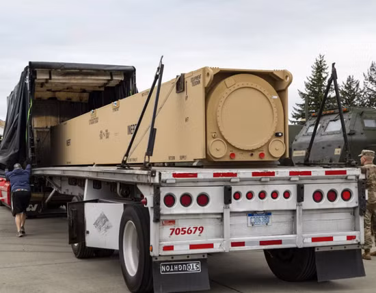 Quân đội Mỹ đang dần tiến tới việc triển khai hệ thống tác chiến vũ khí siêu thanh tầm xa (LRHW) đầu tiên. Vào hồi đầu tháng 10 vừa qua, Lữ đoàn Pháo binh dã chiến số 17 của Quân đội Mỹ, đã bắt đầu nhận được lô bệ phóng tên lửa siêu thanh “Black Hawk (Diều hâu đen)” đầu tiên, nhưng chưa có tên lửa.