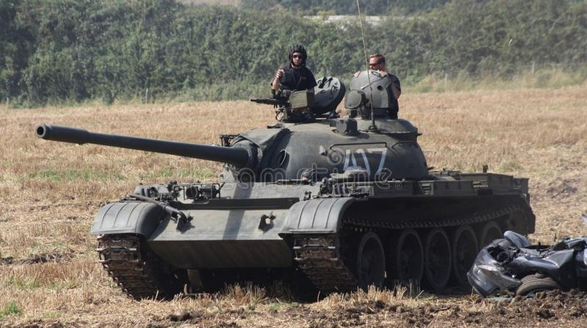 Mặc dù lớp giáp của xe tăng T-54 và T-62 mỏng yếu hơn, nhưng không quan trọng, vì những xe tăng này ẩn nấp trong công sự, nhiệm vụ của nó là hỗ trợ phòng ngự; nên việc có cần tăng cường lớp giáp hay không, không thành vấn đề quá lớn.