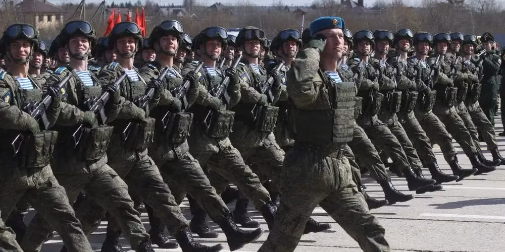 Theo chính nguồn tin của Nga, lực lượng VDV hiện đã bị thương vong hơn 20.000 người, còn vị Tư lệnh của vẫn “mất tích” một cách bí ẩn. Nên nhớ trong thời kỳ Xô Viết, lực lượng đổ bộ đường không của Liên Xô từng là “cơn ác mộng” đối với các nước NATO.