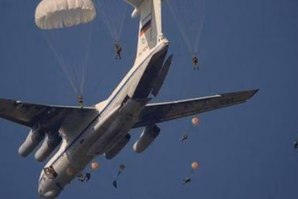 Vào thời kỳ đỉnh cao, Quân đội Liên Xô được trang bị 495 chiếc máy bay vận tải quân sự IL-76. Trong chiến đấu thực tế, những chiếc máy bay vận tải quân sự hạng nặng này, có thể thả dù nhiều sư đoàn quân cùng một lúc, cùng với tất cả vũ khí trang bị.