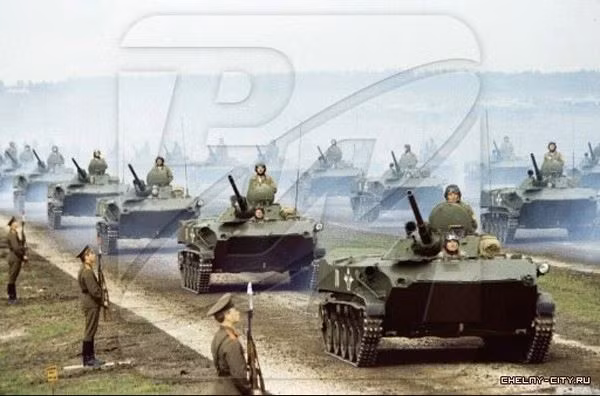 Trong cuộc tập trận quân sự quy mô lớn "Zapad-81" nổi tiếng, Quân đội Liên Xô đã cùng lúc điều động 100 máy bay vận tải quân sự hạng nặng IL-76, thả dù hàng chục nghìn binh sĩ, hàng trăm xe chiến đấu bộ binh, khiến phương Tây “choáng”.