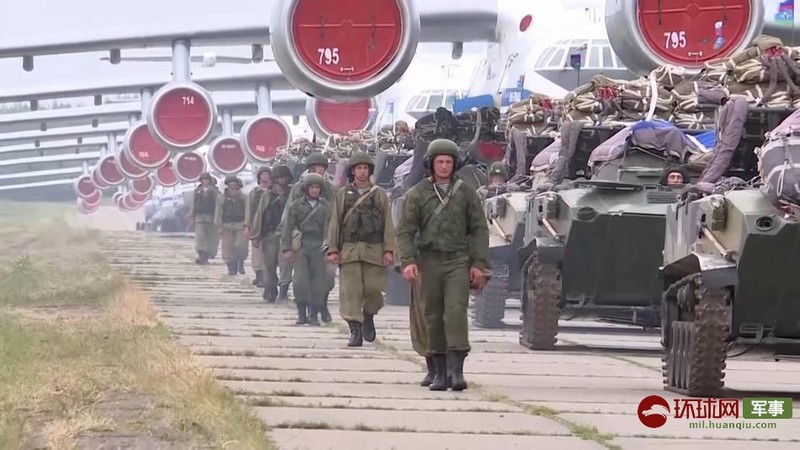 Theo các kịch bản tác chiến tổng lực của Quân đội Liên Xô (sau này là Nga), vào ngày đầu tiên của cuộc chiến, hàng chục nghìn quân dù có thể đổ bộ sâu vào sau lưng quân địch, tạo thành lực lượng vu hồi chiến dịch ở phía sau. 