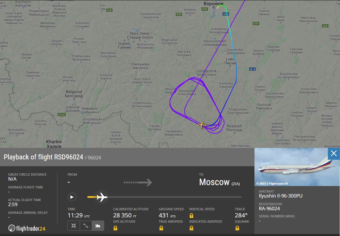 Được biết, máy bay Il-96-300PU cất cánh từ sân bay Voronezh, sau đó nó hướng ngay tới biên giới Ukraine, hoàn thành ít nhất 8 vòng trên đoạn giữa khu dân cư Liski và Valuyki. Sau gần hai giờ bay gần biên giới Ukraine, chiếc Il-96-300PU đã bay về phía Moscow.