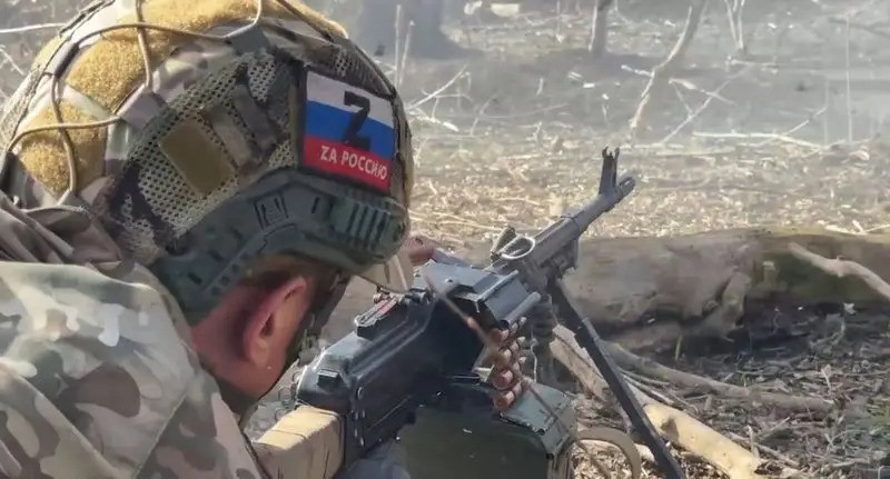 Ngoài ra, các đơn vị của Cụm Vostok RFAF, cũng đang dần tiến đến Bogatyr, đẩy quân Ukraine ra rìa khu làng này và chuẩn bị tấn công từ hai phía cùng một lúc (phía đông và phía nam). Xa hơn một chút về phía bắc, bên kia sông Volchya, là Olekseyevka, nơi quân Nga đang cố gắng giành, chỗ đứng nhưng không thành công.