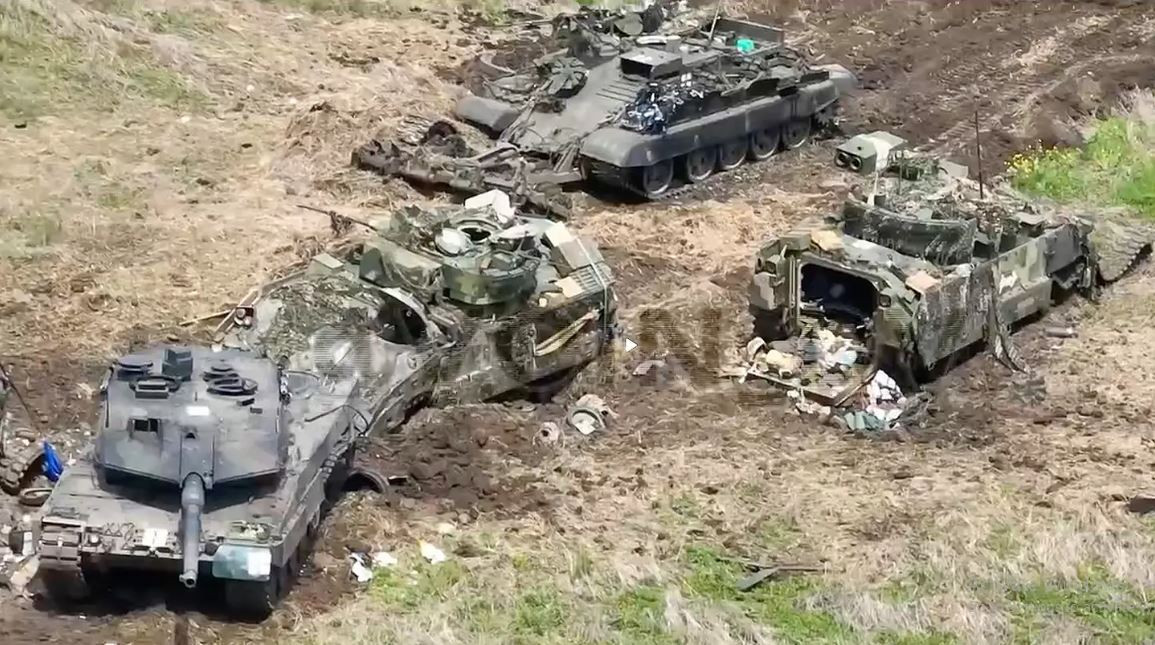 Trong khi đó tờ Washington Post của Mỹ cho biết, khu vực xung quanh làng Rabotino và Verbovoye tại phía nam thị trấn Orekhiv thuộc tỉnh Zaporizhia miền Nam Ukraine, đã biến thành “nghĩa địa xe bọc thép” của phương Tây sản xuất.