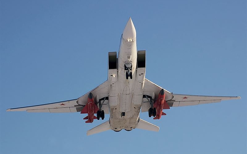 Tuy nhiên, trong cuộc thử nghiệm phóng Kh-22 tại bãi tập Chita vào tháng 9 năm 2002, tên lửa Kh-22 đã bị rơi ở Mông Cổ do hệ thống dẫn đường gặp trục trặc và phải bồi thường hàng triệu USD. Một quả Kh-22 khác cũng rơi xuống Kazakhstan, trong một cuộc thử nghiệm khác. 