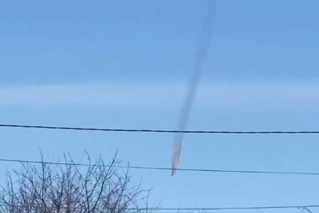 Còn khoảng giữa trưa hôm 26/2, một chiếc máy bay không “rõ danh tính”, đã bị phòng không Quân đội Ukraine bắn rơi ở khu vực lân cận thành phố Zhytomyr của Ukraine.