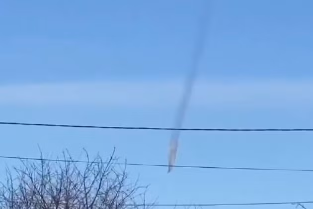 Còn khoảng giữa trưa hôm 26/2, một chiếc máy bay không “rõ danh tính”, đã bị phòng không Quân đội Ukraine bắn rơi ở khu vực lân cận thành phố Zhytomyr của Ukraine.