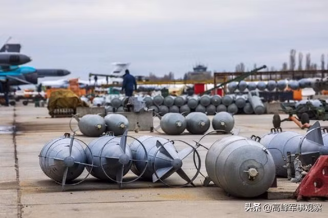 Thậm chí chỉ huy Tiểu đoàn Azov còn lo ngại, quân Nga sẽ sử dụng vũ khí hóa học, để buộc số binh lính còn lại của Tiểu đoàn Azov và tàn quân của Lữ đoàn Thủy quân lục chiến 36 của Hải quân Ukraine, phải rời khỏi đường hầm, và họ sẽ rất khó để tiếp tục kiên trì kháng cự.