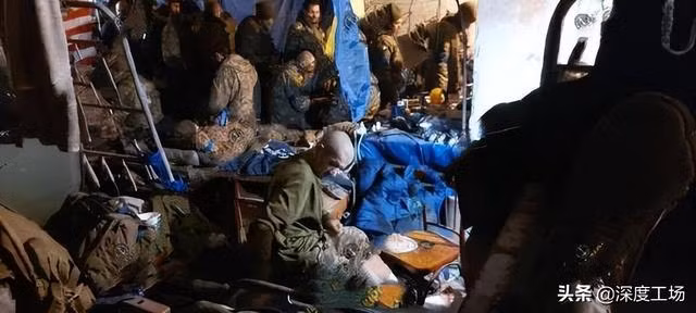 Điều quan trọng nữa là, nếu không có thuốc men và không được điều trị y tế, một số lượng lớn binh lính Ukraine bị thương, không thể điều trị, có thể dẫn đến tử vong. Đây sẽ là thảm cảnh và ảnh hưởng đến tinh thần chiến đấu của Quân đội Ukraine và khiến cho Tiểu đoàn Azov tan vỡ.