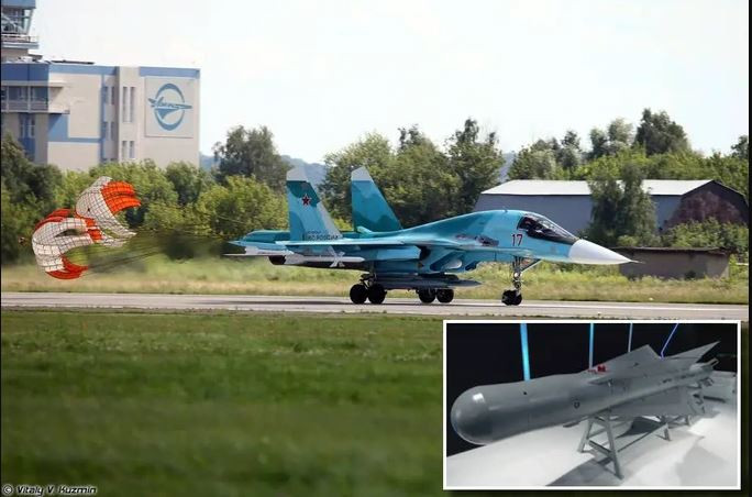 Có thể thấy một vệt nhỏ màu trắng được cho là của tên lửa dẫn đường từ chiếc Su-34, đã đánh vào trận địa phòng không S-300PS trong đòn tấn công thứ hai. Cú đánh này dẫn đến một vụ nổ lớn, điều này cho thấy kho vũ khí, kho chứa nhiên liệu hoặc tên lửa dự phòng cho bệ phóng đã bị trúng đạn.