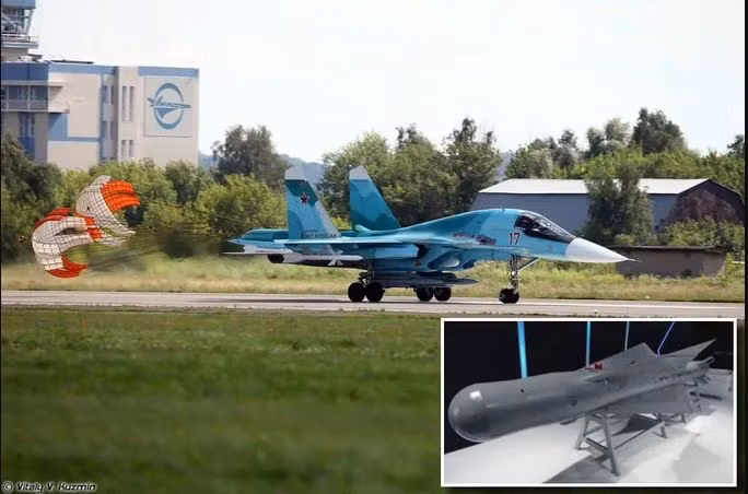 Có thể thấy một vệt nhỏ màu trắng được cho là của tên lửa dẫn đường từ chiếc Su-34, đã đánh vào trận địa phòng không S-300PS trong đòn tấn công thứ hai. Cú đánh này dẫn đến một vụ nổ lớn, điều này cho thấy kho vũ khí, kho chứa nhiên liệu hoặc tên lửa dự phòng cho bệ phóng đã bị trúng đạn.