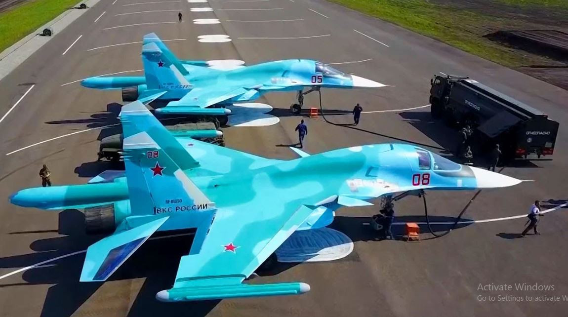 Tiêm kích Su-34 đóng vai trò trụ cột trong vai trò tấn công chiến thuật của Không quân Nga tại chiến trường Ukraine, nó thường sử dụng vũ khí tấn công ngoài tầm bắn của các hệ thống phòng không Ukraine. Vào ngày 1/6 vừa qua, Không quân Nga (RuAF) đã nhận được lô Su-34 mới từ Tập đoàn máy bay Thống nhất Nga (UAC). 