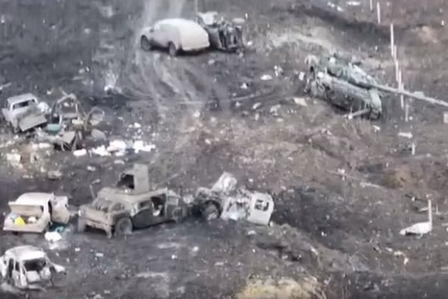 Do đó, hai gọng kìm phía bắc và phía nam của Bakhmut sẽ hợp vây nhằm chiếm giữ các điểm cao tại Chasov Yar. Sau khi chiếm được Chasov Yar, chẳng những giải tỏa được mối nguy hiểm cho lực lượng ở thành phố Bakhmut, mà quân Nga còn có thể lợi dụng địa hình trên cao của Chasov Yar, để bắn phá Slavyansk, vị trí nòng cốt của quân Ukraine tại Donetsk.