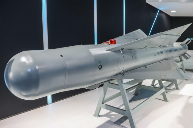 Nếu tấn công tòa nhà trên, sử dụng một quả bom dẫn đường chính xác FAB-1500 và 10 quả bom FAB-500 thì đảm bảo để kết thúc trận chiến với thiệt hại sinh lực chỉ bằng không. Trong trường hợp này, chỉ huy Nga sẽ lựa chọn phương án dùng bom dẫn đường chính xác. 