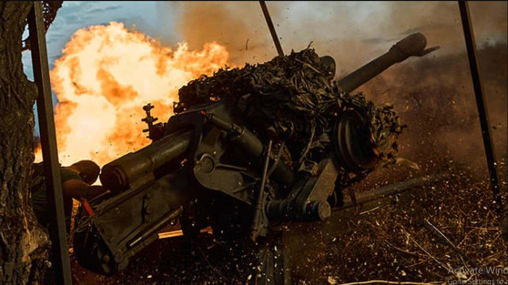 Để ngăn chặn quân Ukraine, quân Nga áp dụng chiến thuật của lính đánh thuê Wagner, khi điều các mũi đột kích từ 3 đến 8 người, được tung ra đi trước. Nếu phát hiện các ổ hỏa lực của quân Ukraine, sẽ lập tức lùi về và gọi pháo binh tiêu diệt.