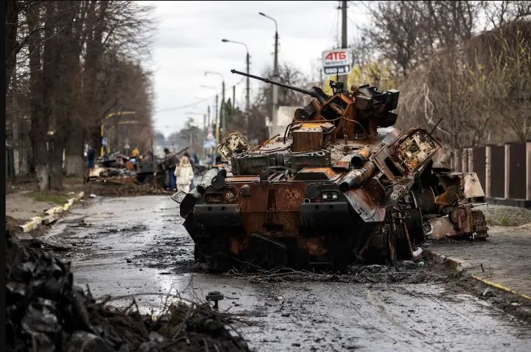 Do sự phát triển của các loại vũ khí thông minh mà cả Nga và Ukraine đã mất hơn 10.000 xe bọc thép trong 2 năm xung đột. Điều này là do chiến đấu thời gian thực rất mạnh mẽ trong chiến tranh hiện đại. Đối mặt với những phương pháp chiến đấu mới này, quân đội các nước đang huấn luyện sử dụng UAV trên quy mô lớn.