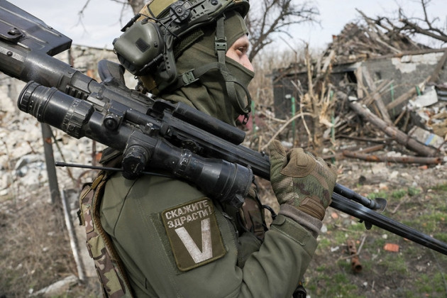 Tờ Sina của Trung Quốc cho rằng, hiện quân đội Ukraine vẫn “trụ vững” ở làng Semenivka và những ngôi làng nhỏ khác xung quanh. Tuy nhiên lực lượng đặc nhiệm của Nga và lính đánh thuê Wagner đã xuất phát từ núi xỉ thải, vượt qua tuyến đường sắt và tiến vào khu vực Nhà máy luyện cốc.