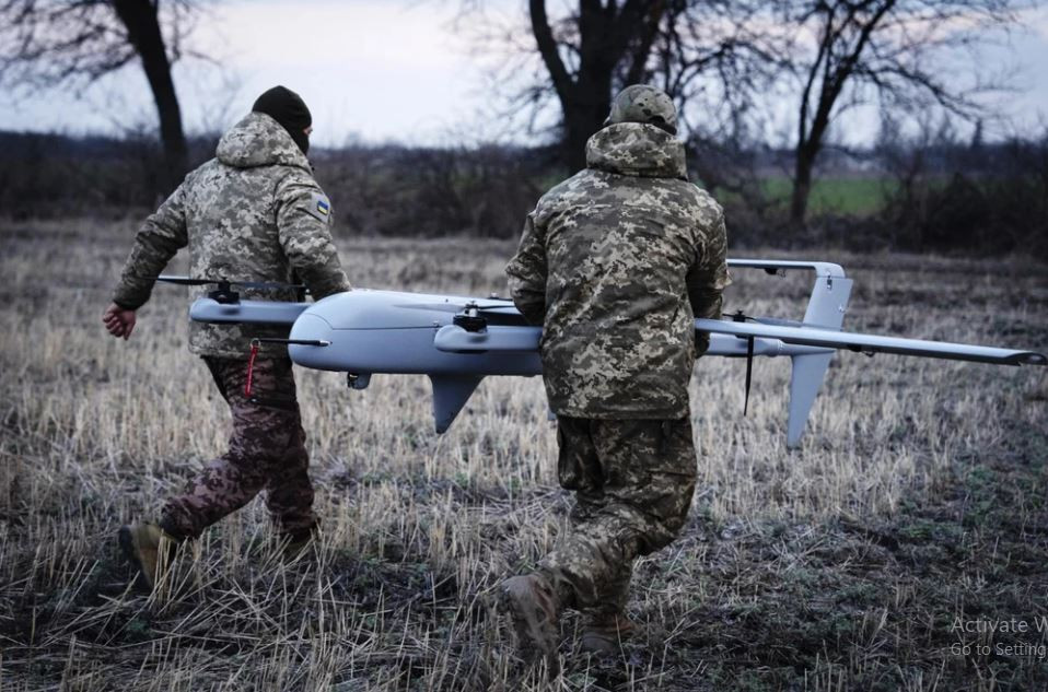 Đổi lại, Ukraine đã thực hiện một cuộc tấn công bằng UAV khác vào cơ sở hạ tầng dân sự ở các khu vực đông dân cư của Nga; hai nhà máy chưng cất ở vùng Tula và một doanh nghiệp tương tự ở vùng Tambov bị tấn công. Mọi đám cháy đều bị dập tắt.