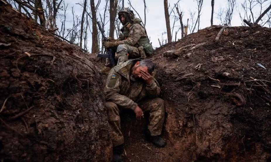 Một số nguồn tin Ukraine cho biết rằng, gần Pokrovsk, Quân đội Nga đang tiến nhanh đến mức “ngày mai quân Ukraine có thể thức dậy mà không có thành phố”. Tất nhiên, đây không phải theo nghĩa đen về việc họ sẽ mất Pokrovsk vào ngày mai, nhưng phía Ukraine lo lắng rằng việc chống lại một cuộc tấn công dữ dội như vậy ngày càng trở nên khó khăn hơn.