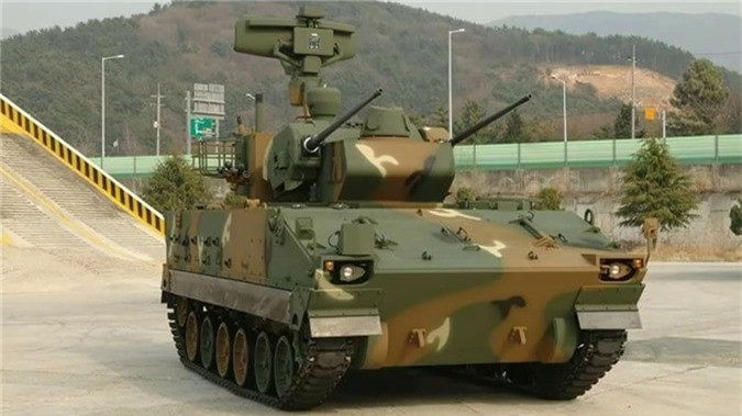 Pháo phòng không Biho nguyên bản được chế tạo vào những năm 1990 như một thiết kế pháo phòng không nòng kép đơn giản, tương tự như pháo phòng không Gepard AA của Đức; nhưng chưa được tích hợp tên lửa như của các phiên bản pháo+tên lửa như Tunguska của Liên Xô.