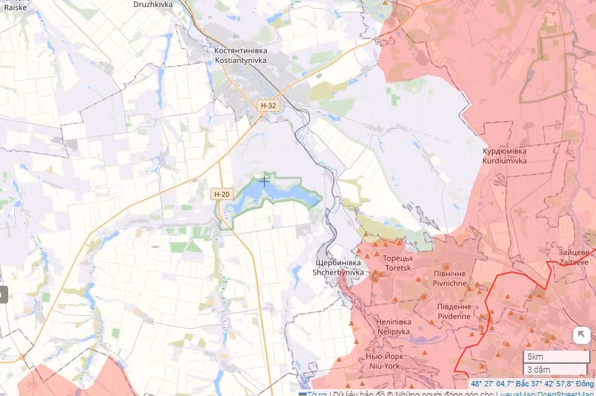 Theo thông tin mới nhất, thành phố Konstantinovka, nơi từ lâu đã là một trong những trung tâm hậu cần lớn nhất của Kiev ở Donbass, cũng có sự di chuyển của các đơn vị Ukraine về phía hồ chứa Kleban-Byk. Đây là một trong số ít hồ chứa vẫn nằm dưới sự kiểm soát của Ukraine ở Donbass. Trước đó, họ đã mất quyền kiểm soát các hồ chứa Svetlodar, Karlovsky và Kurakhovsky. 