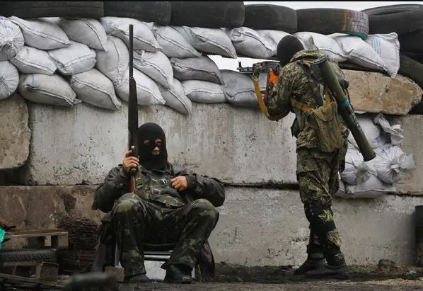 Tuy nhiên việc thành công của Nga gần Avdeevka vẫn rất nhỏ và bước ngoặt cuối cùng tại đây vẫn chưa xảy ra. Quân Nga cần phải có chỗ đứng ở các vị trí phía tây, tây bắc thành phố và nhà máy than cốc. Diện tích của nhà máy gần như bằng khu dân cư của thành phố, trong đó ở Avdeevka gần 2/3 là nhà dân. 