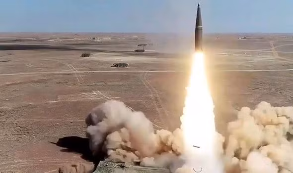 Mặc dù thiệt hại lớn như vậy, nhưng Quân đội Nga vẫn hoạt động tốt hơn trên chiến trường, phần lớn nhờ nỗ lực xây dựng lại lực lượng vũ trang và việc Moscow mua tên lửa đạn đạo từ Triều Tiên và UAV từ Iran?