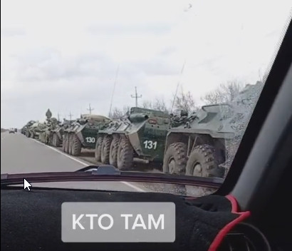 Các chuyên gia cũng không loại trừ việc những vũ khí này có thể chuẩn bị cho các cuộc tập trận quân sự. Điều này đặc biệt đúng với bối cảnh các Lực lượng vũ trang Ukraine, đang tập trung lại ở Donbass và các khu vực giáp biên giới Nga, với quân số lên tới 125 nghìn người.