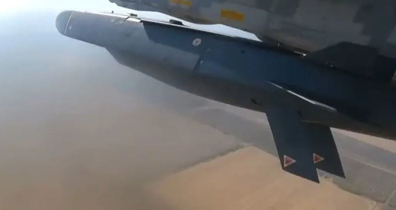 Vào tháng 7/2023, Pháp bắt đầu chuyển giao tên lửa SCALP cho Ukraine, để Quân đội Ukraine tấn công các mục tiêu ở sâu phía sau chiến tuyến. Trong đợt giao hàng đầu tiên có khoảng 40 tên lửa, những đợt giao hàng tiếp theo khoảng 10 tên lửa trong mỗi đợt. Tổng số SCALP được chuyển đến Ukraine vẫn chưa được tiết lộ. 