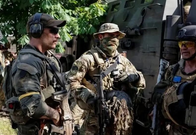 Quân Ukraine bảo vệ Chasov Yar vẫn kiên quyết bảo vệ thành phố, bất chấp những tổn thất nặng nề và áp lực liên tục từ các đơn vị tấn công Nga. Tuy nhiên, lính đánh thuê nước ngoài của Ukraine tại Chasov Yar, đã liên tục từ chối thực hiện các nhiệm vụ chiến đấu.