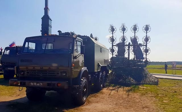 Chuyên gia Brian Clark tại Trung tâm đánh giá Chiến lược và Ngân sách (CSBA) của Mỹ chỉ ra rằng, quân đội Nga đã bắt đầu đạt được lợi thế trong tác chiến điện tử và điều đó sẽ giúp quân đội Nga giành lợi thế trong các cuộc chiến tranh tiêu hao trong tương lai; thậm chí nhiều loại tên lửa phòng không của Ukraine đã bắt đầu bị can thiệp.