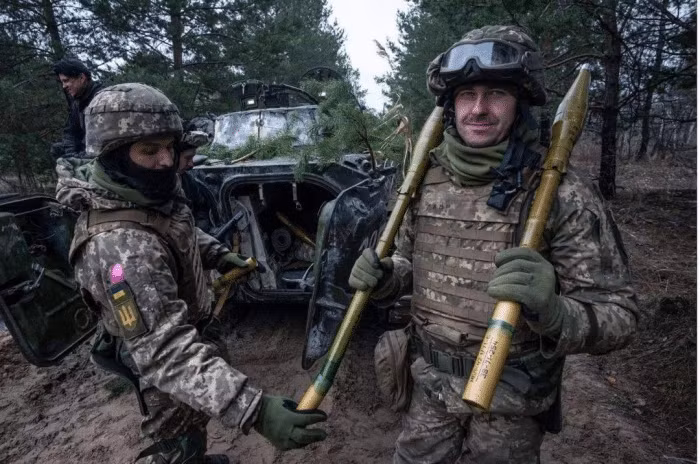 Xét về số lượng pháo binh và mật độ hỏa lực, Ukraine rõ ràng đang gặp bất lợi, đây là nguyên nhân cơ bản khiến quân đội Ukraine gần đây lâm vào thế bị động ở Bakhmut; thậm chí có thể mất đi địa bàn chiến lược này. 