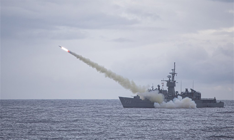 Bộ trưởng Quốc phòng Đài Loan cảnh báo rằng, Trung Quốc có khả năng tiến hành một cuộc xâm lược toàn diện vào Đài Loan vào năm 2025. Trong khi phát biểu với tư cách là một Ủy ban Quốc hội, ông thừa nhận rằng, Trung Quốc đã có khả năng chiến tranh, và sẽ tăng lên trong vài năm tới.