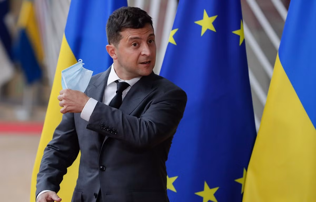 Còn Tổng thống Ukraine Volodymyr Zelensky bình luận về việc Quân đội nước này sử dụng máy bay không người lái TB2 ở khu vực Donbass và cho rằng, nước này sử dụng máy bay không người lái “để bảo vệ nền độc lập của mình”.