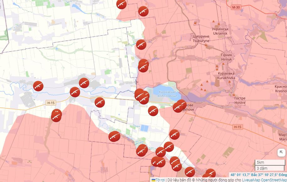 ISW cho rằng, sự thay đổi hướng tấn công chính ở khu vực Pokrovsk có thể liên quan đến tình hình xung quanh Kurakhove. RFAF có lẽ đã dọn sạch gần như hoàn toàn “cái vạc” phía bắc hồ chứa. Hiện một hoạt động tương tự đang được hoàn thành ở phía nam Kurakhov nhằm điều chỉnh mặt trận dọc theo tuyến Dachnoe - Sukhie Yaly.