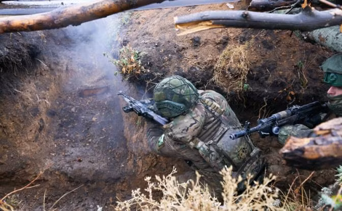 Các nhà phân tích dữ liệu quân sự phương Tây dự đoán trước thềm năm mới, Quân đội Nga (RFAF) sẽ giành được một số chiến thắng quan trọng. Ngay cả thời tiết xấu làm chậm bước tiến của các xe bọc thép hạng nhẹ cũng không ảnh hưởng đến lợi thế hoạt động của RFAF. Đặc biệt, chỉ trong tuần từ ngày 18 đến 24/11, RFAF đã chiếm được diện tích tới 235 km2 lãnh thổ của Ukraine; đây là con số cao nhất kể từ đầu năm.