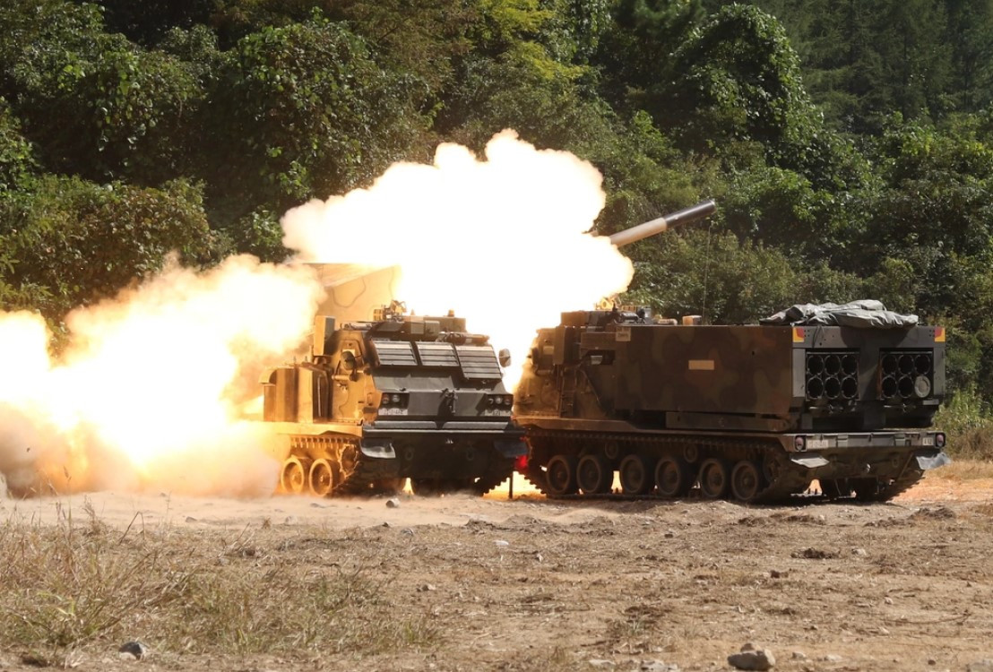 Với sức mạnh của Quân đội Ukraine, không thể gây ra mối đe dọa cho Hạm đội Biển Đen cũng như không thể tấn công vào lãnh thổ Nga. Nhưng bây giờ, phương Tây phải sử dụng những phương pháp riêng của họ, để cho Quân đội Ukraine có được hai khả năng này.