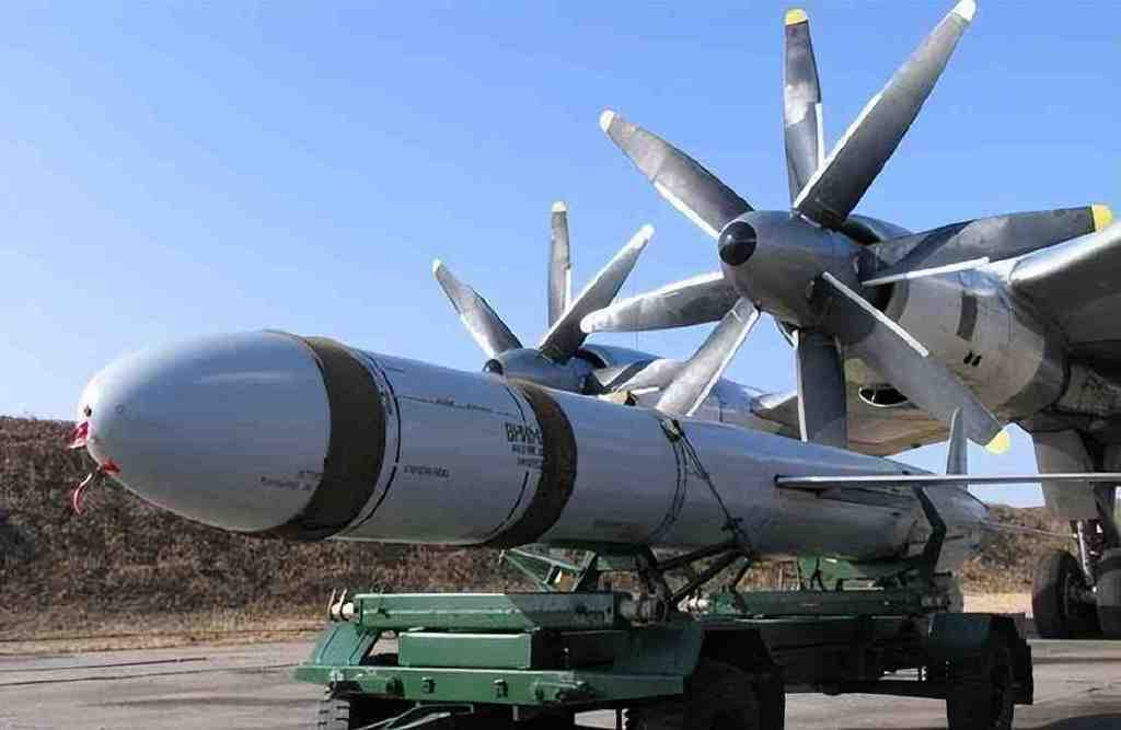 Cách tên lửa hành trình của Nga đánh lừa phòng không Ukraine - Hình 3 Cach ten lua hanh trinh cua Nga danh lua phong khong Ukraine-Hinh-3