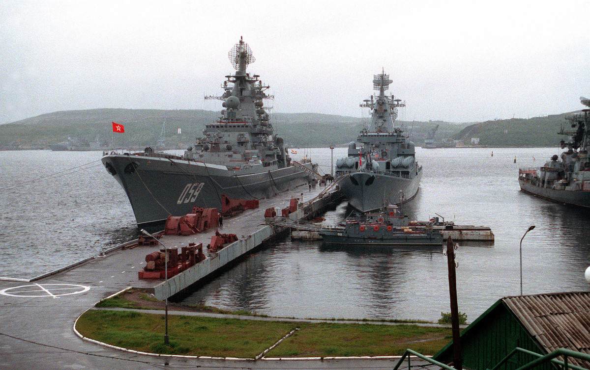 Sau khi tháo dỡ nhiên liệu hạt nhân, Kirov được sử dụng làm tàu dự phòng và chủ yếu cung cấp phụ tùng thay thế cho ba tàu khác cùng lớp. Vào năm 2015, Kirov đã ngừng hoạt động hoàn toàn và dự định sẽ được tháo dỡ trong tương lai gần.