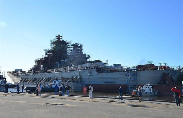 Vào thời điểm đó, ngoài chiếc Kirov đã được lên kế hoạch tháo dỡ, Hải quân Nga vẫn còn ba chiếc thuộc lớp Kirov là Đô đốc Lazarev, Đô đốc Nasimov và chiếc Peter Đại đế. Hải quân Nga đã chọn 2 chiếc sau có tuổi đời trẻ hơn và khả năng bảo quản tốt hơn để nâng cấp.