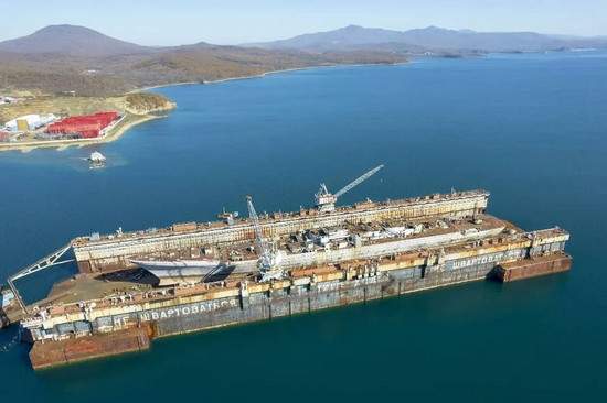 Nền kinh tế trì trệ và nguồn dự trữ kỹ thuật yếu, đã góp phần vào tương lai ảm đạm của các tàu tuần dương lớp Kirov. Ngoài chiếc Đô đốc Lazarev được tháo dỡ lần này, số phận của 3 chiếc tuần dương hạm khác thuộc lớp Kirov cũng được coi là không hề “sáng sủa”.